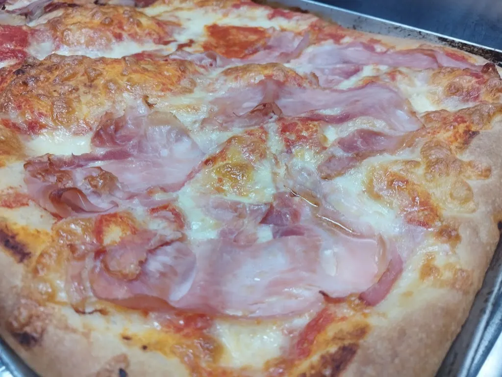 Tropical Pizza restaurant in Dosolo