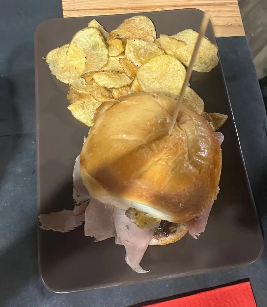 Edoardo Abeni_Peter's Hamburgheria_Dorno_review