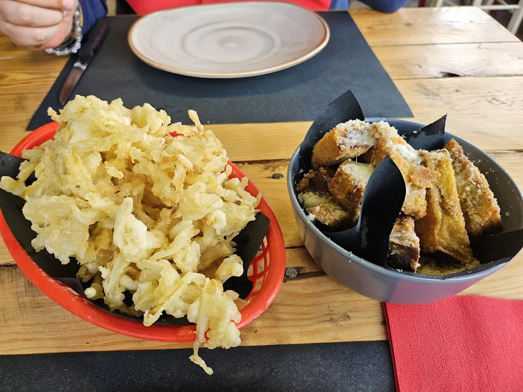 Giustina L._Peter's Hamburgheria_Dorno_review