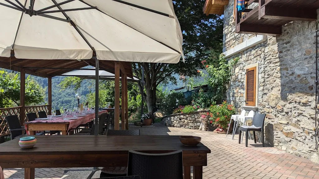 Trattoria La Madonnina restaurant in Dosso del Liro