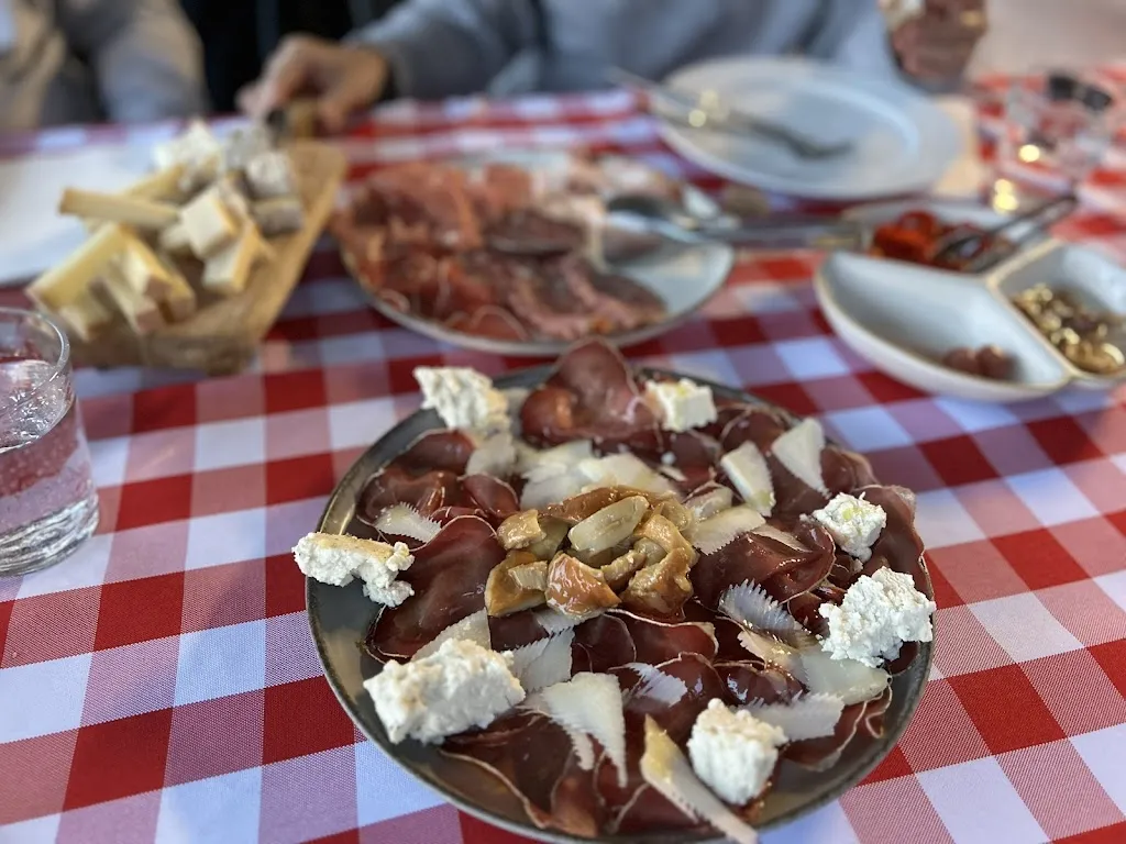 Trattoria La Madonnina_Dosso del Liro_slider_image_2