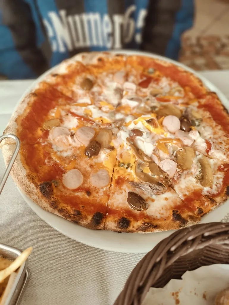 Anton Shiriaev_Albergo Sporting_Endine_review