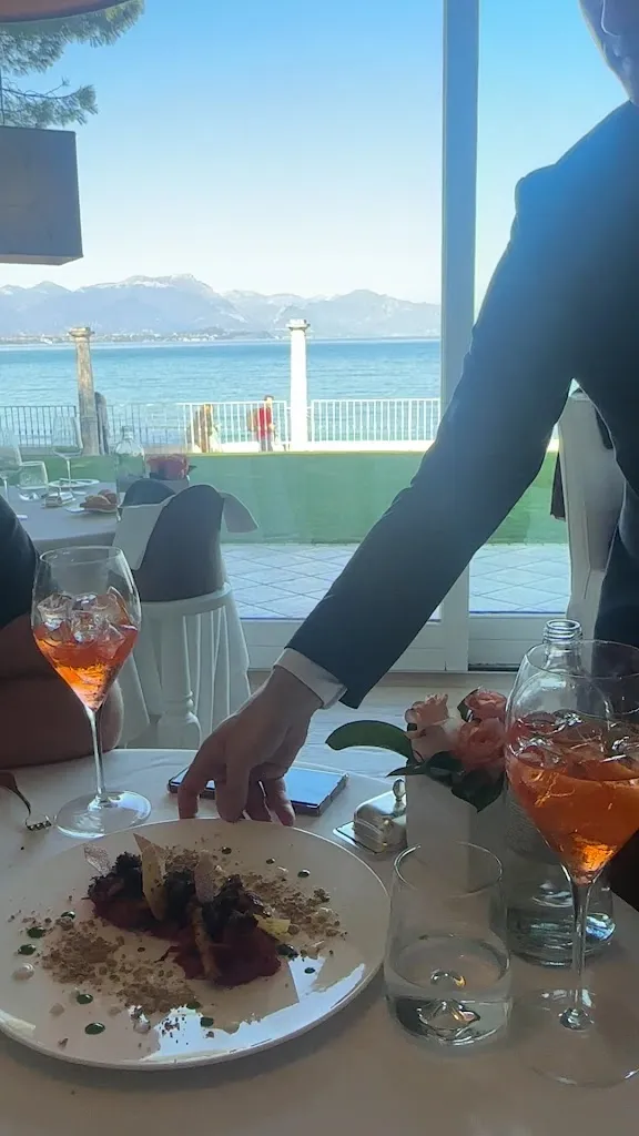 Victoria Tashakova_Esplanade_Desenzano del Garda_review