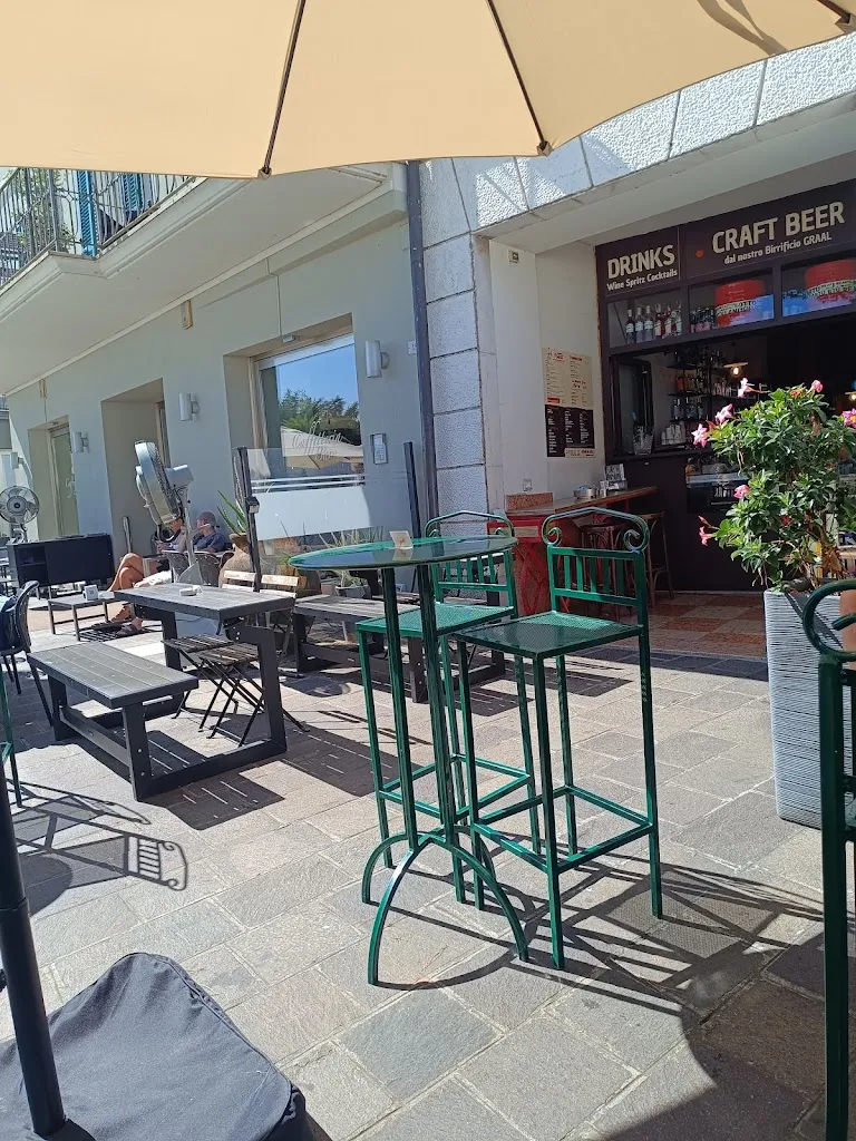 Vivi Cafe_Desenzano del Garda_slider_image_3