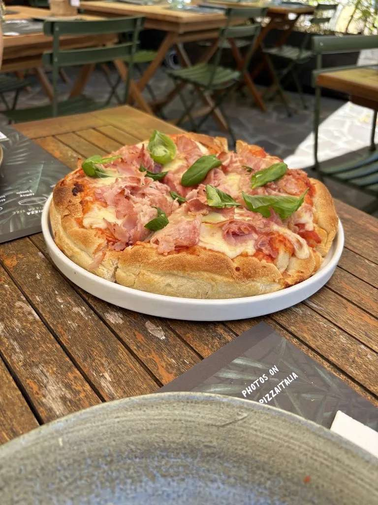 Ellie Booth_Santa Pizza | Pizzeria Gourmet Ristorante Vista Lago_Desenzano del Garda_review