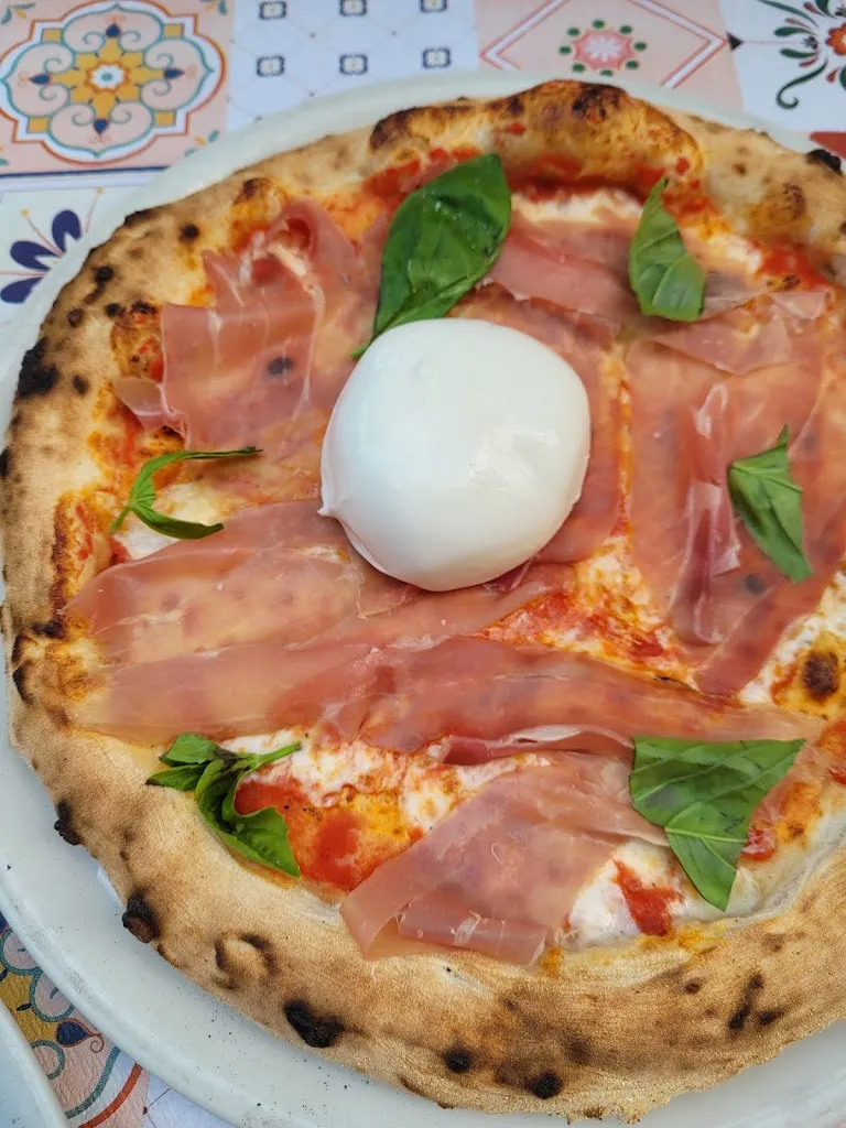 Anna Lia Tromer Dragsdahl_Pizzeria San Benedetto_Desenzano del Garda_review