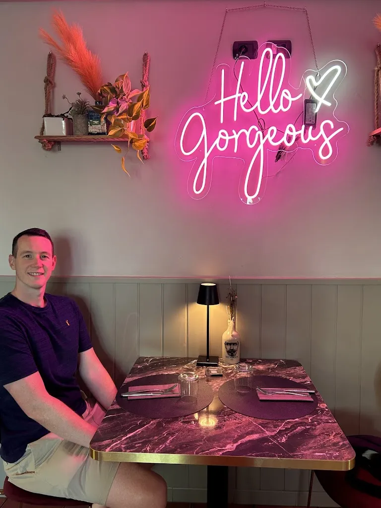 Holly Walls_Cartapaglia Pizza & Gin_Desenzano del Garda_review