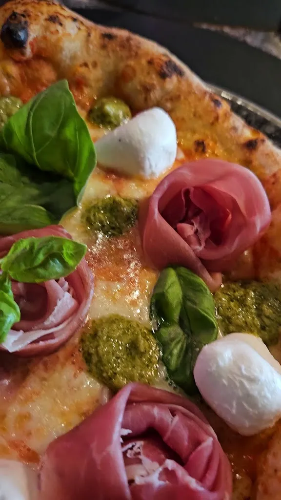 Cartapaglia Pizza & Gin_Desenzano del Garda_slider_image_2