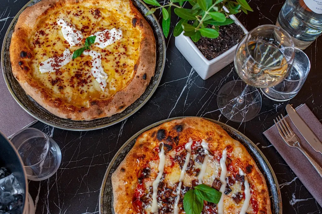 Cartapaglia Pizza & Gin_Desenzano del Garda_slider_image_3