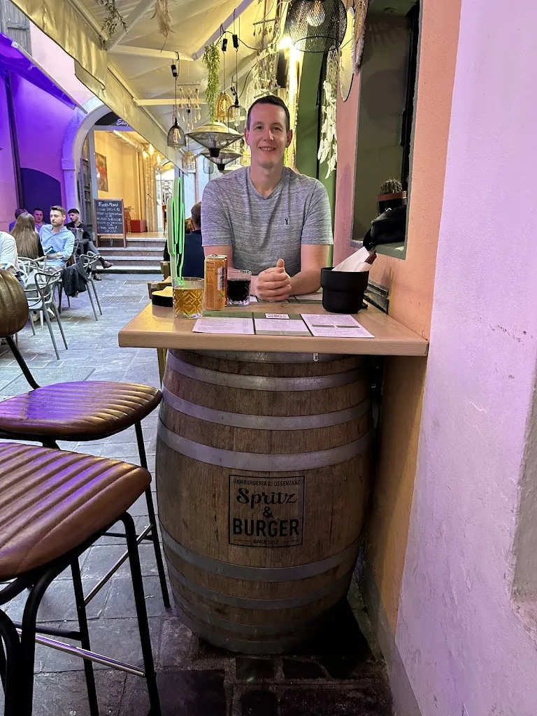 Holly Walls_Spritz & Burger Desenzano d/Garda_Desenzano del Garda_review