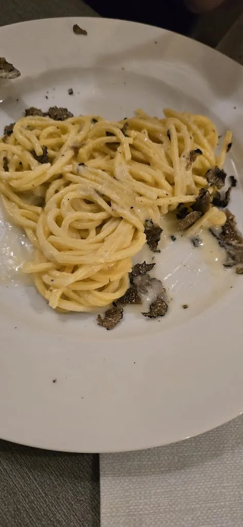 Rikard Sers_The CAVE - Wine Bar_Desenzano del Garda_review