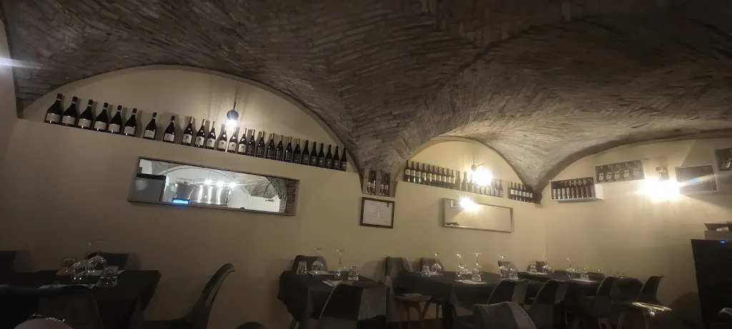 The CAVE - Wine Bar_Desenzano del Garda_slider_image_2