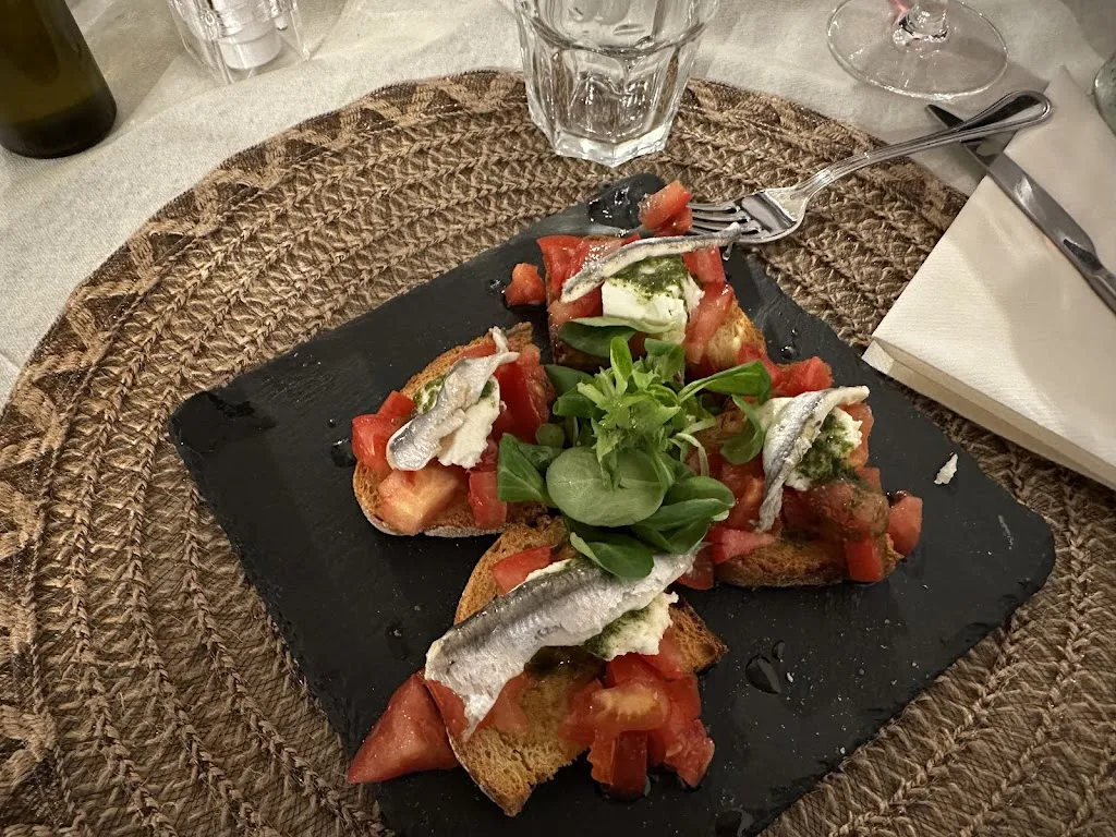 The CAVE - Wine Bar_Desenzano del Garda_slider_image_3