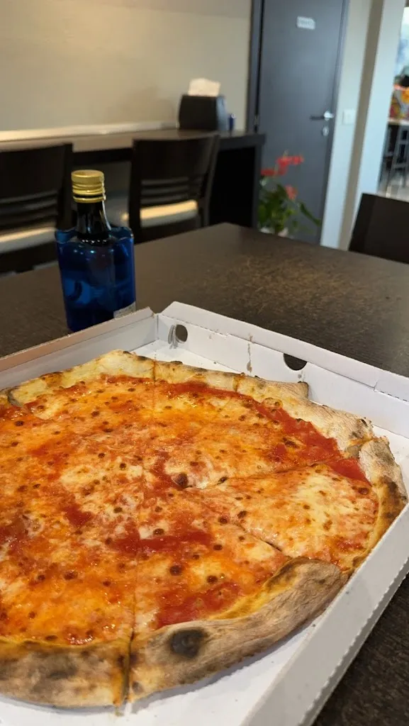 Manal Alghamdi_Pizzeria Vesuvio_Desenzano del Garda_review