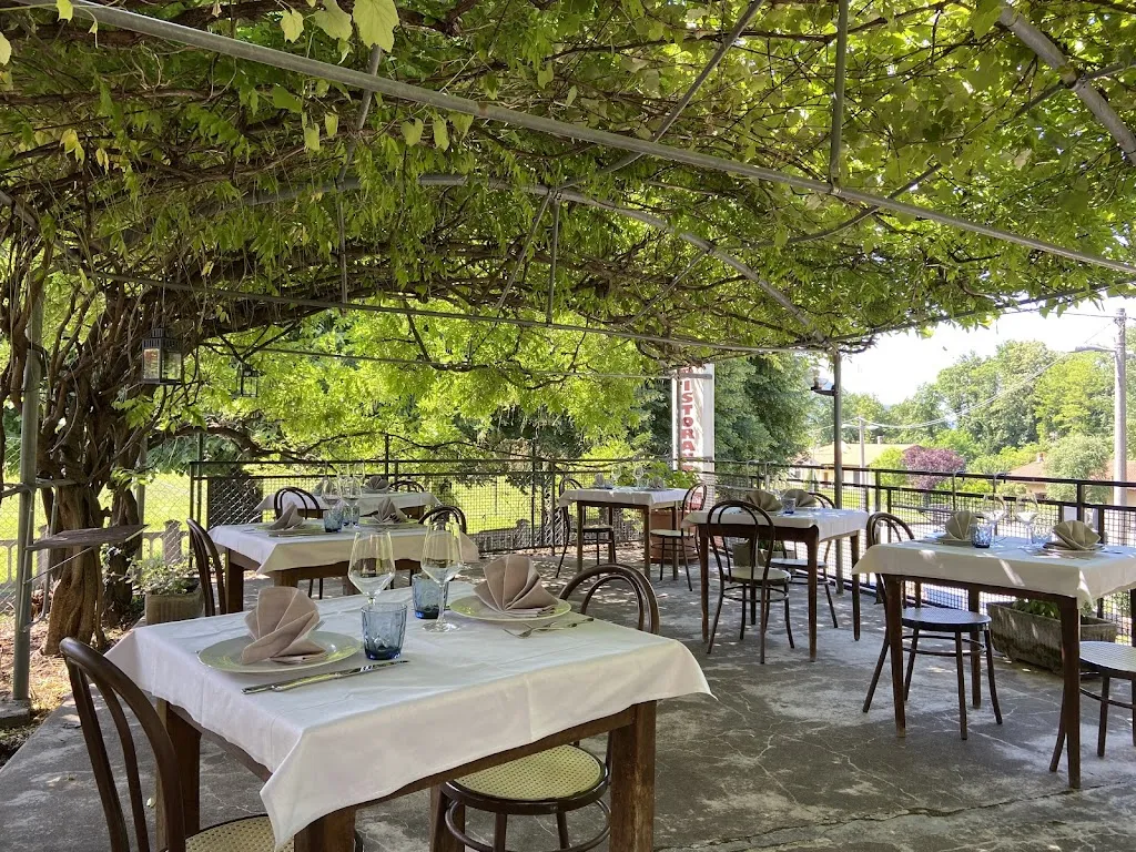 Hostaria dei cacciatori restaurant in Ferrera di Varese