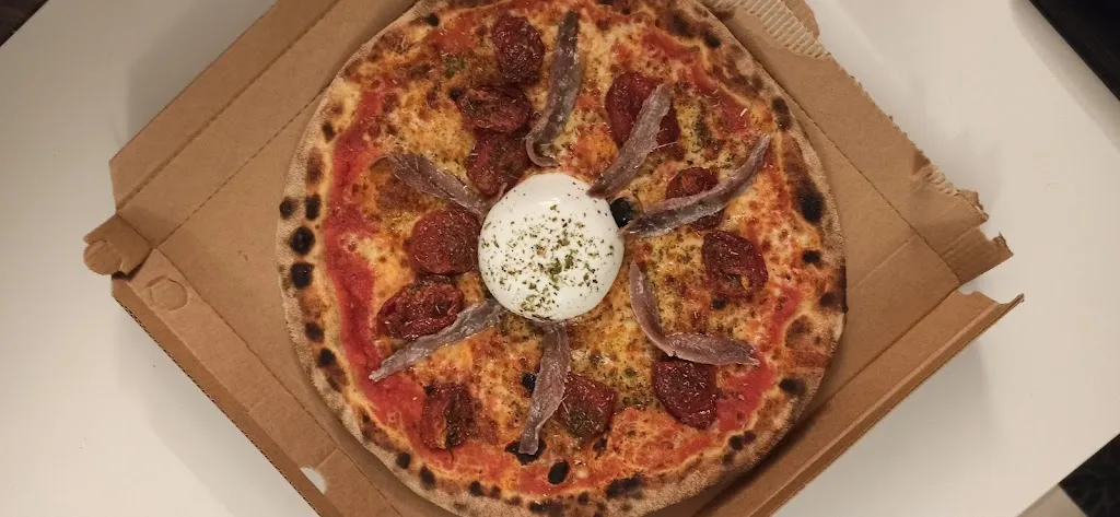 Matteo Cantaluppi_Camelot pizza and more - Fenegrò_Fenegrò_review