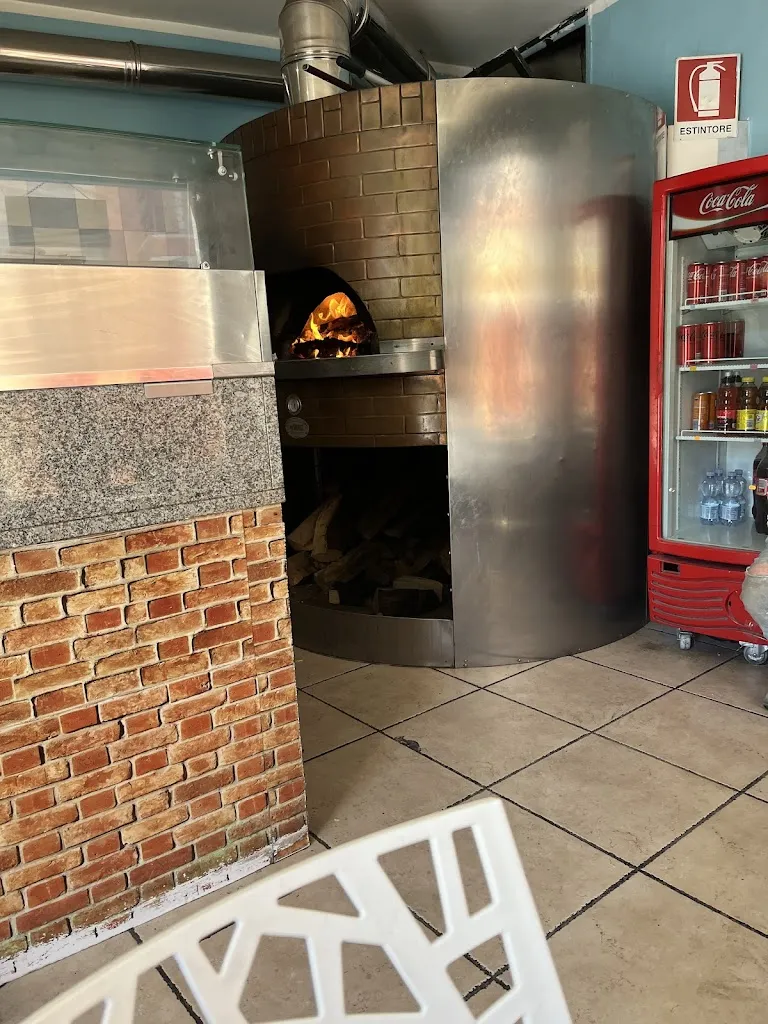 Азизбек_Pizzeria Nesma_Fenegrò_review