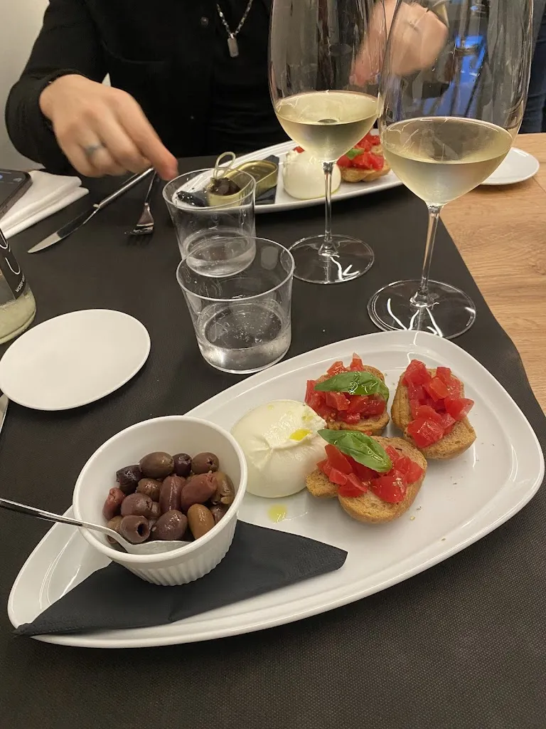 Aurora Chittó_VINACCIA ENOTECA BISTROT_Filago_review