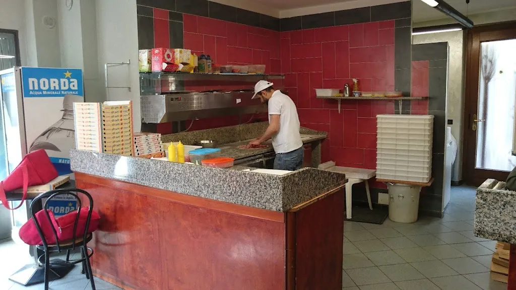 Pizzeria San Giovanni restaurant in Fornovo San Giovanni