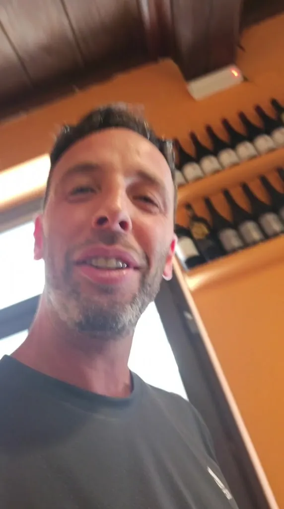 Hussam Talhouk_GLASS bistrot con cucina_Galliavola_review