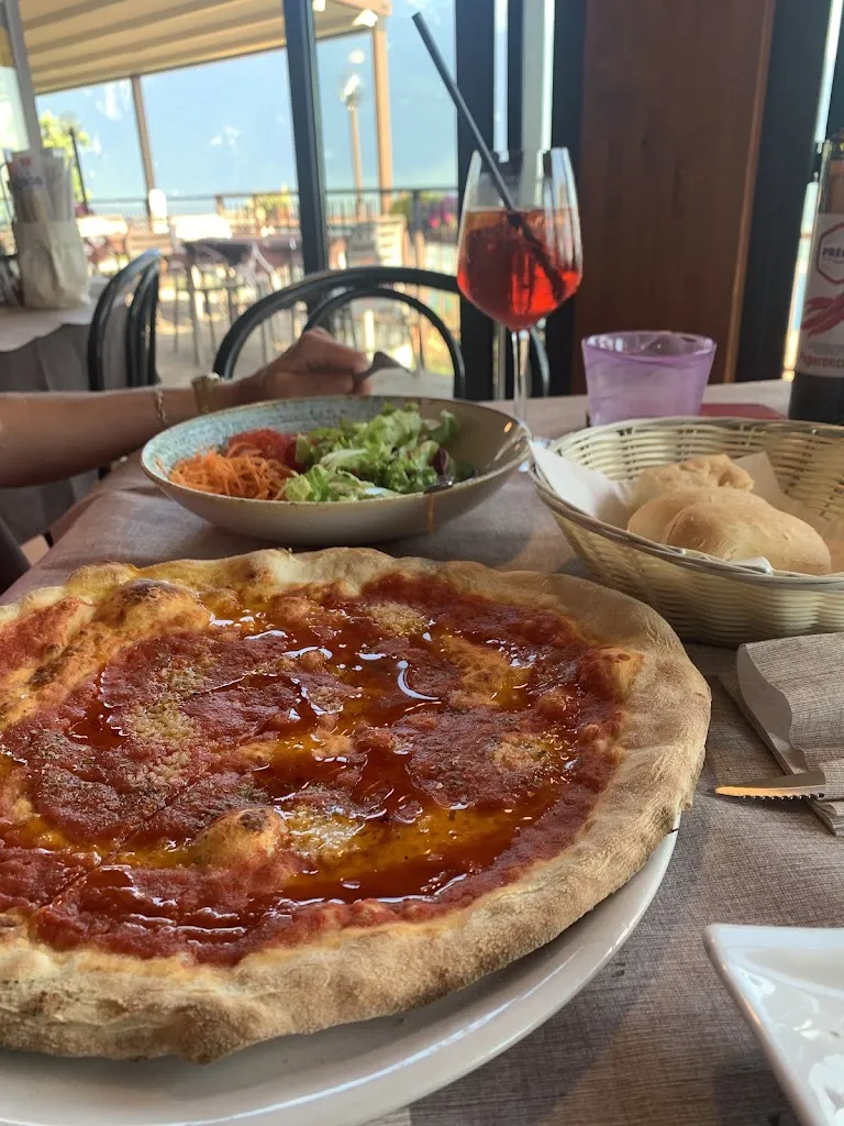 Major Raytron_Bar Pizzeria Ristorante La Rotonda_Gardola_review