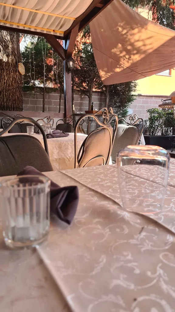 Bistrot De Angelis restaurant in Garbagnate