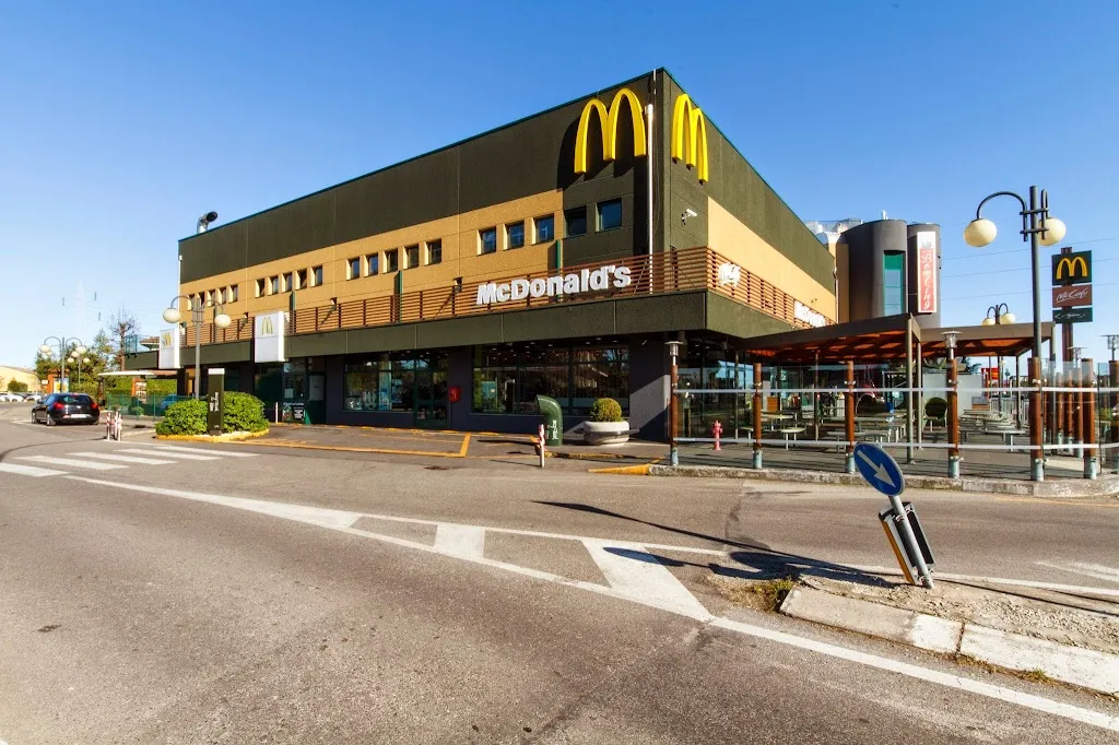 McDonald's restaurant in Garbagnate