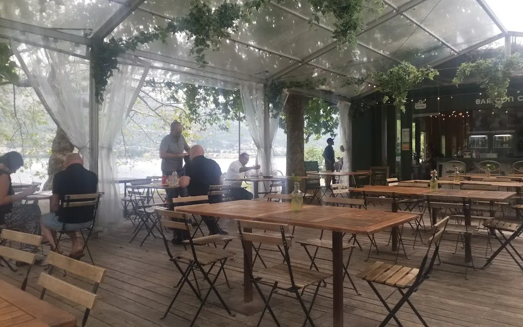 ИВАЙЛО НЕНОВ_Merci Baguette_Garlate_recensione