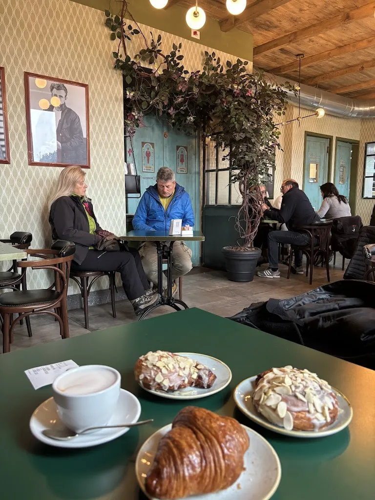 Linda N_Grace Bakery_Garlate_review