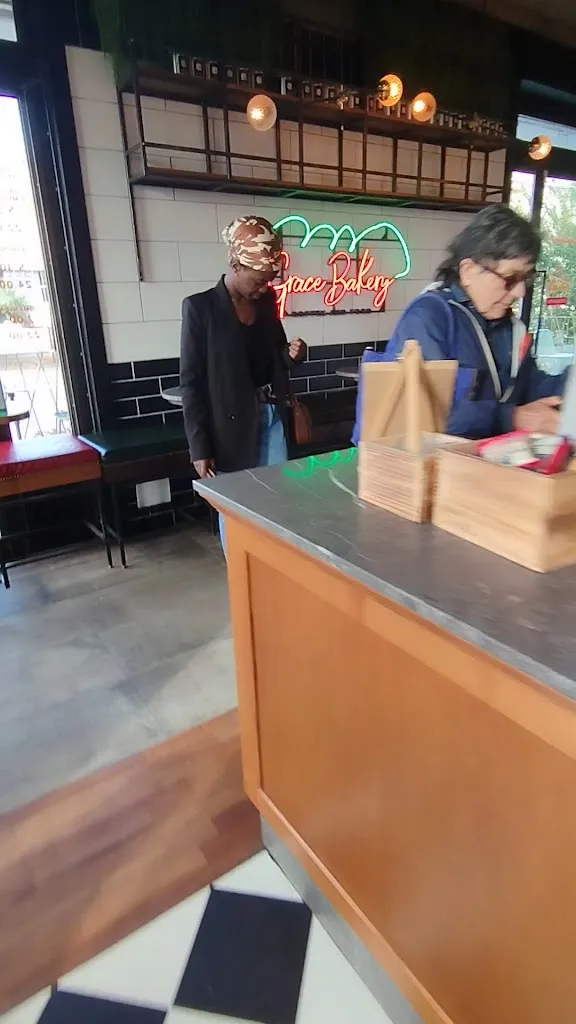 Grace Bakery_Garlate_slider_image_2