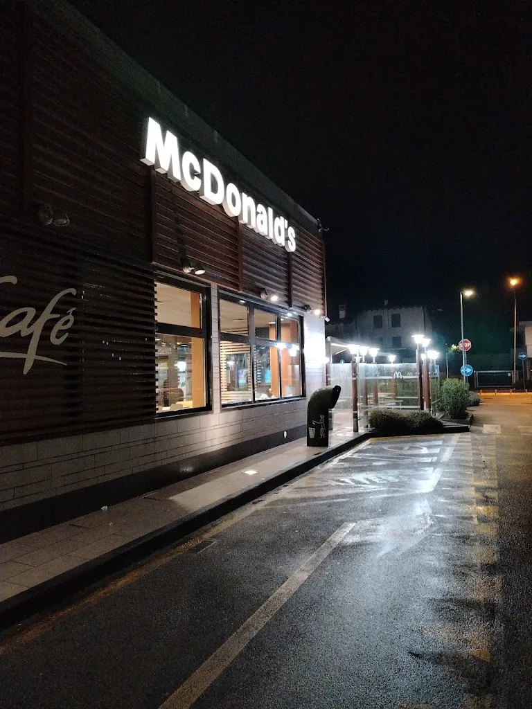 McDonald's_Garlate_slider_image_3