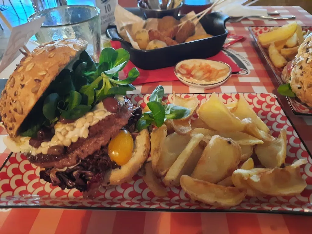 Maayan Cassif_Garage_Garlate_review