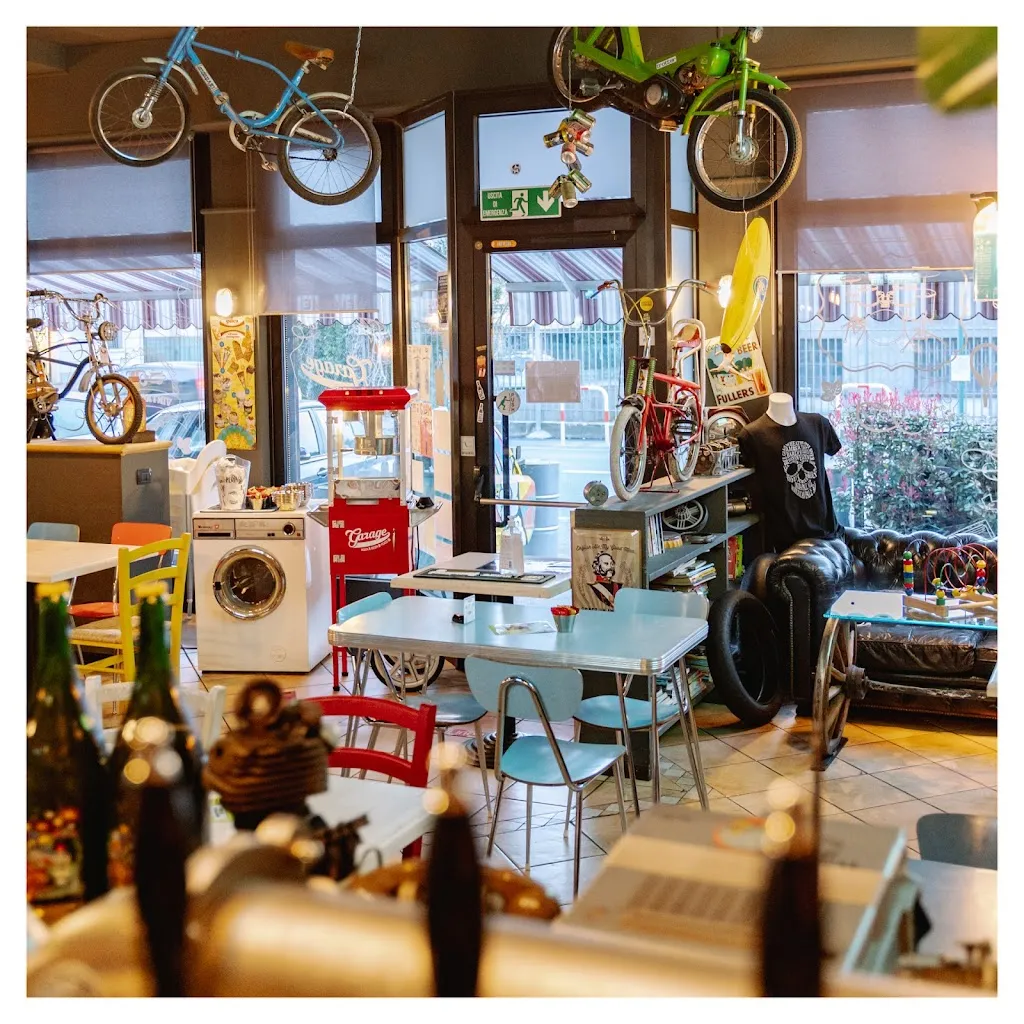 Garage restaurant in Garlate