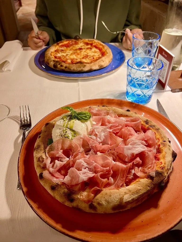 Nikki O_Ai Pines_Gardone Riviera_review