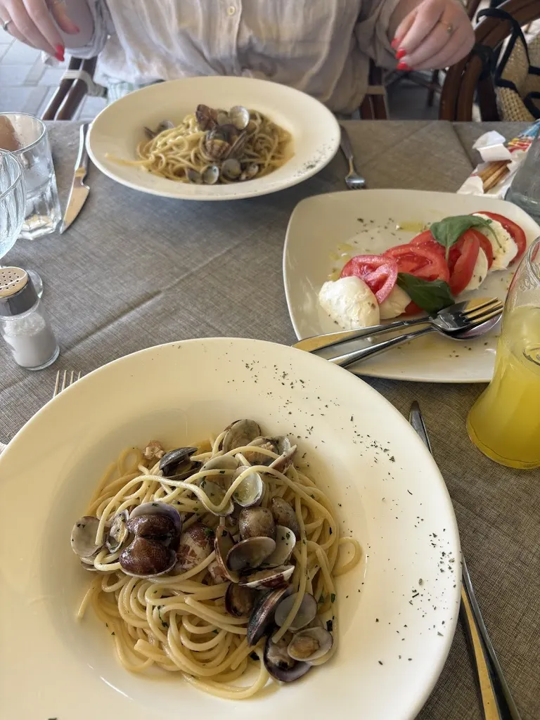 Cassandra Wright_Al Veliero_Gardone Riviera_review