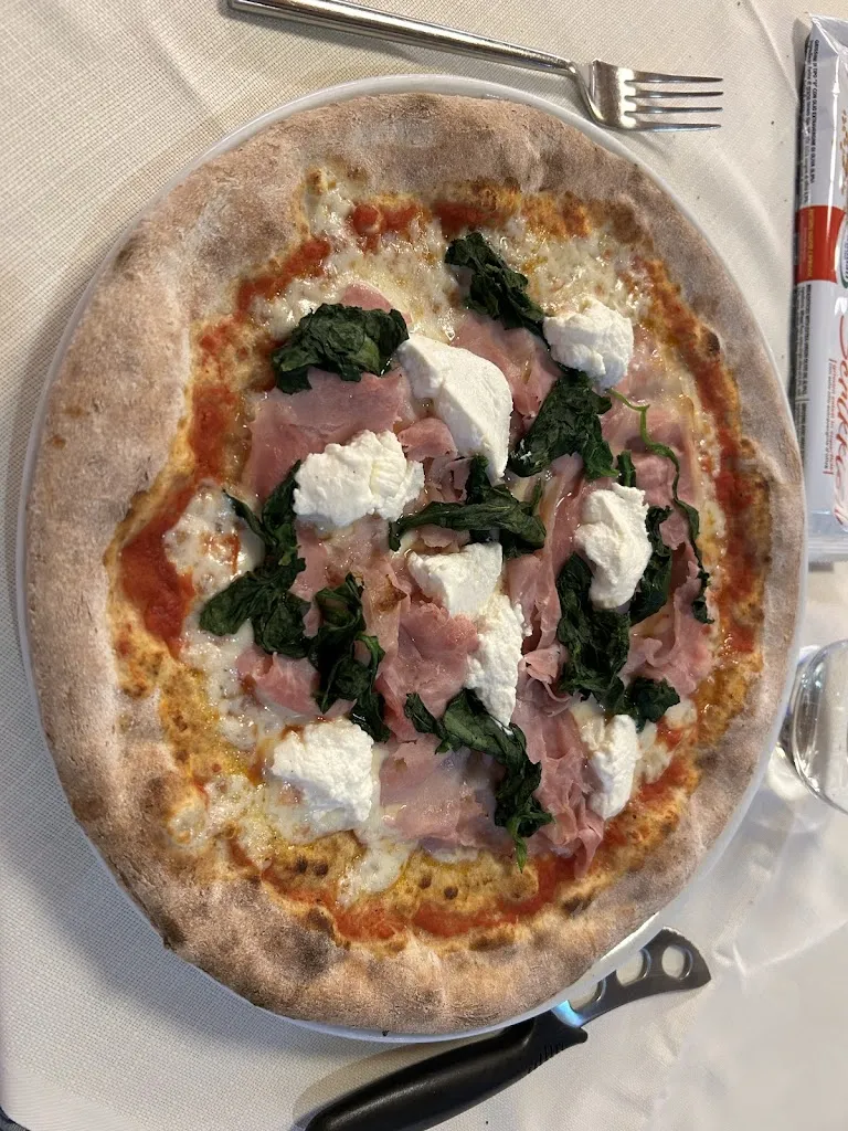 Andrea Villa_Pizzeria Degustando_Gavarno Rinnovata_review