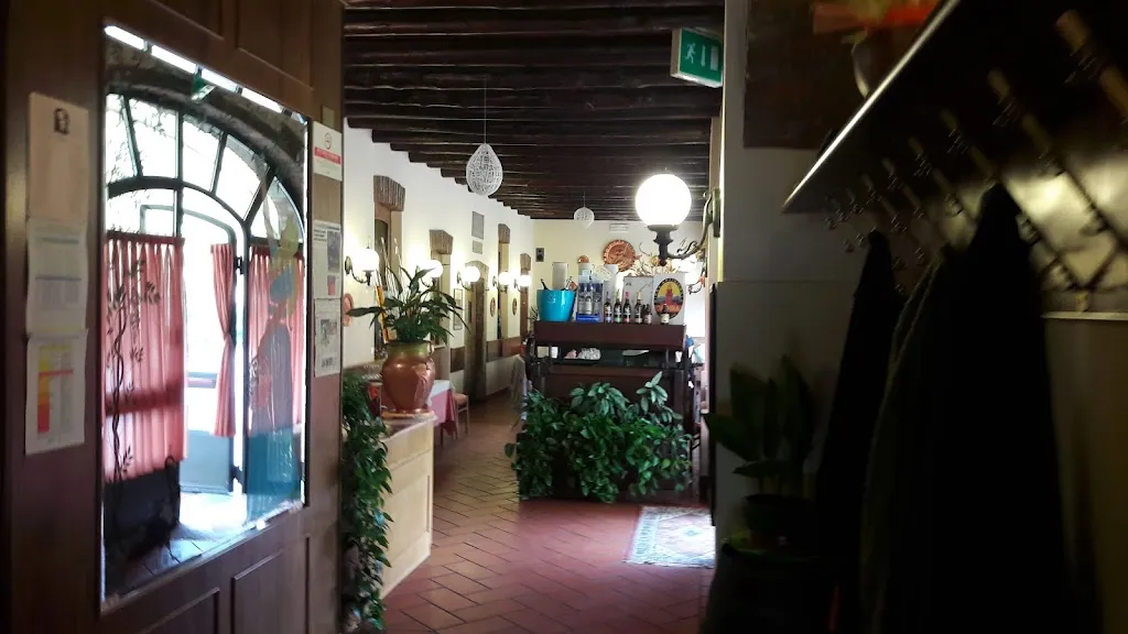 Ristorante Pizzeria Castello del Vescovado restaurant in Gavarno Rinnovata