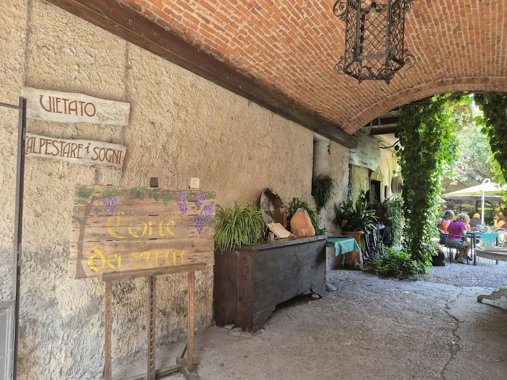 Corte dei Brut_Gavirate_slider_image_3