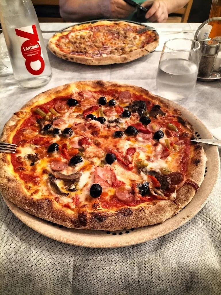 Tre Garibaldini - Pizzeria e Cucina_Gazoldo degli Ippoliti_slider_image_3