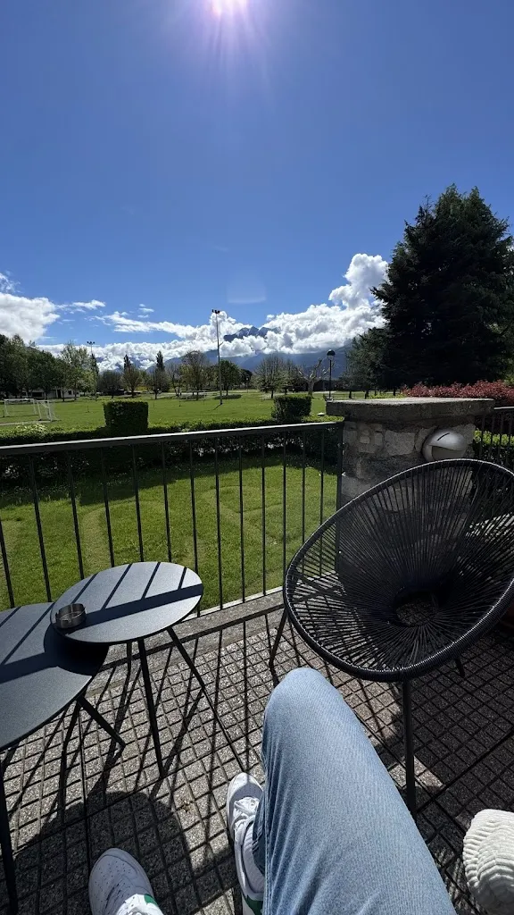 Omer Elomari_Bar Pace_Gera Lario_review