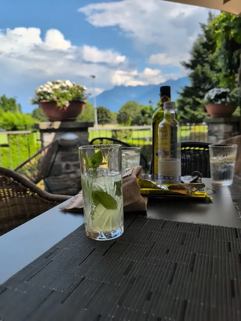 Cyrus Nazarian_Bar Pace_Gera Lario_review