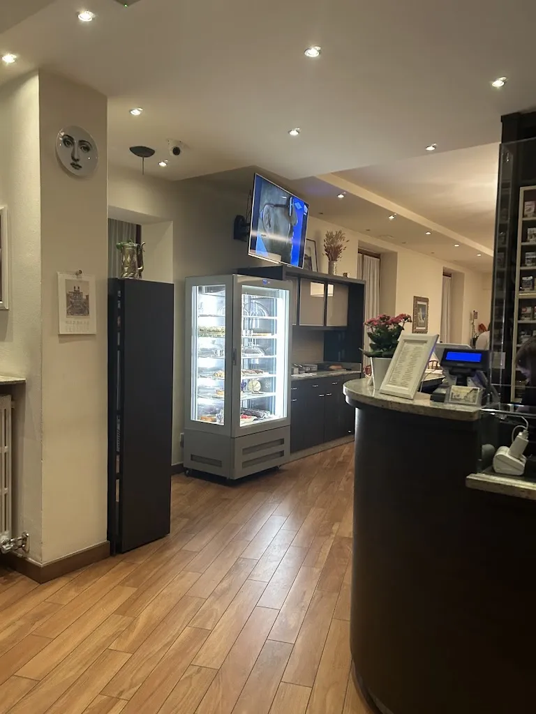 Renzo Juan Pizarro Alvarez_Henry's House_Gerenzano_review