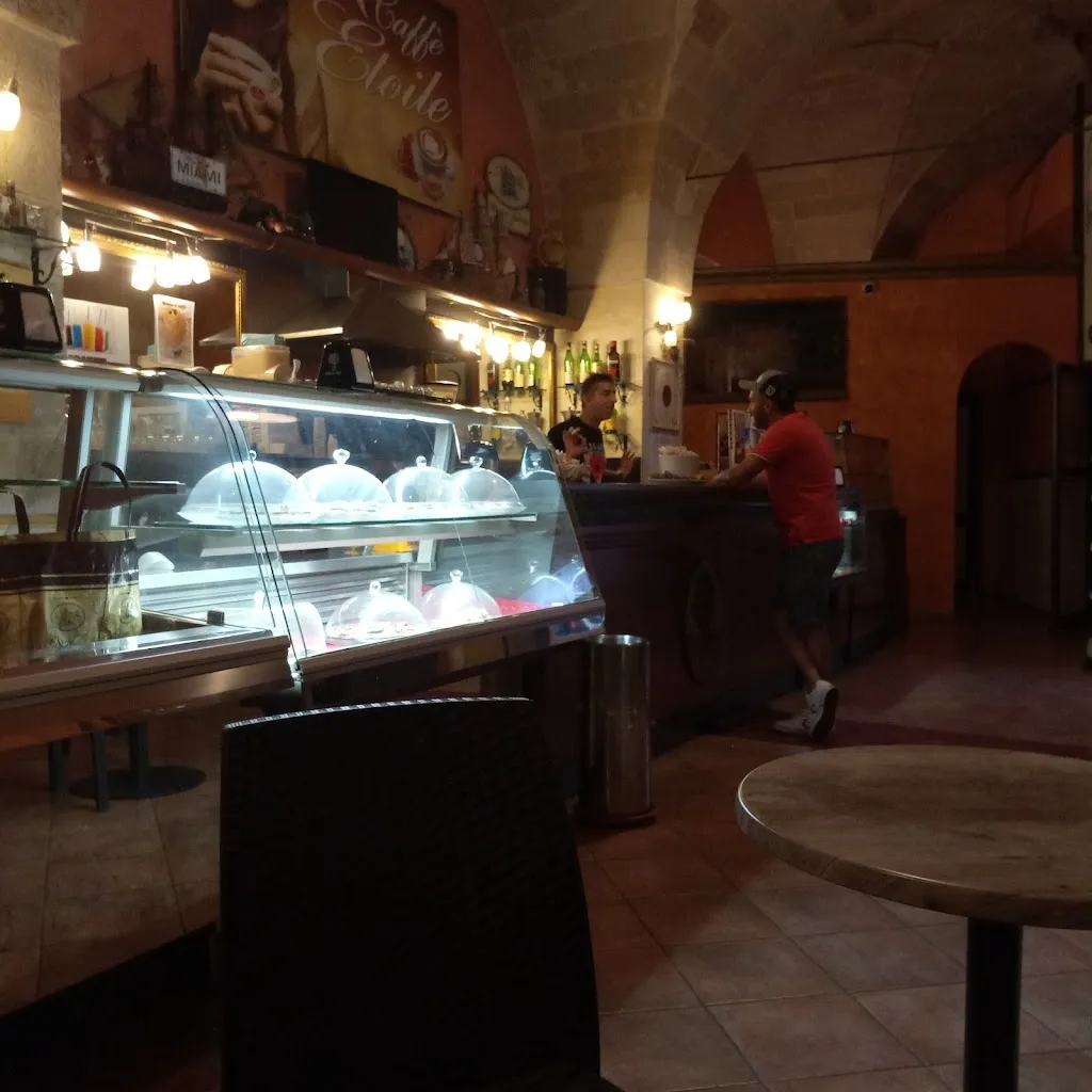 Caffé Etoile restaurant in Arnesano