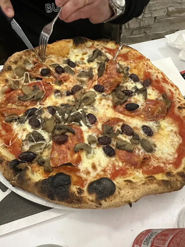 Lucy Toda_Delice's Pizzeria_Giovenzano_review
