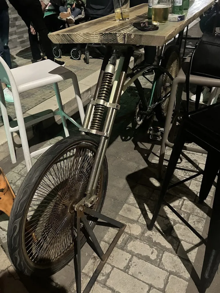 Molly Molotov_Skatafashow Aradeo_Aradeo_review