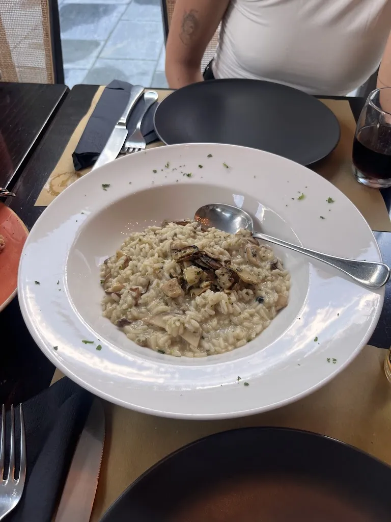 Alina Zimmermann_BOGGIA Ristorante Pizzeria American bar & Kartodromo_Gordona_review