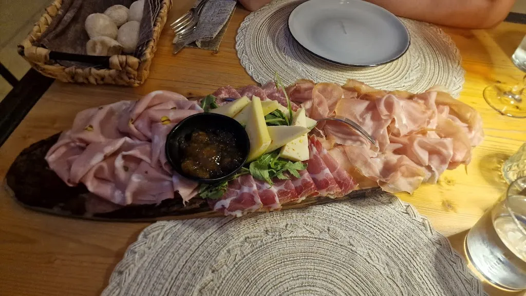 Laura Moderhock_Tipiko Ristorante_Aradeo_review