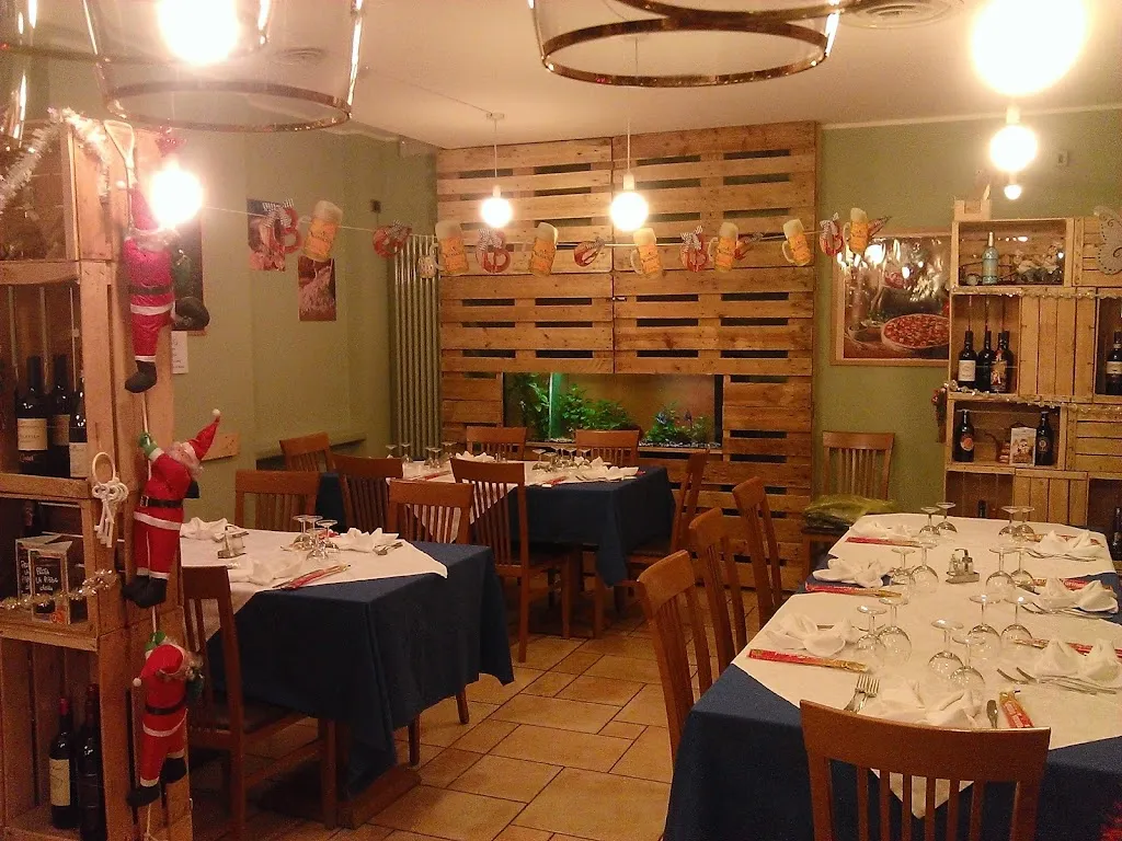 L'alternativa pizza wine & food mini bistrot di colombo mirko restaurant in Gorla Minore