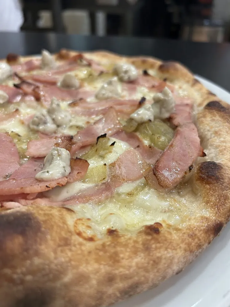 Pizzalab gorlago restaurant in Gorlago