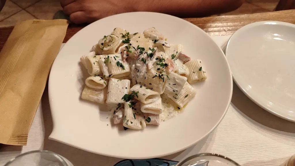 Emilyn Alexandra Bolivar Limo_Agriturismo La Vecchia Chioderia_Grandola ed Uniti_review